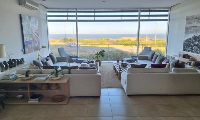 Hermoso apartamento en venta con vista al mar en Punta del Este.
