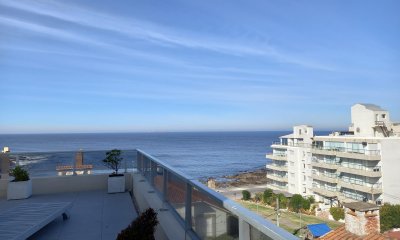 Apartamento de 3 dormitorios con parrillero en venta, edificio nuevo en la Peninsula, Punta del Este.