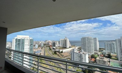 Hermoso apartamento en venta de 2 dormitorios en Alexander Boulevard, Punta del Este.