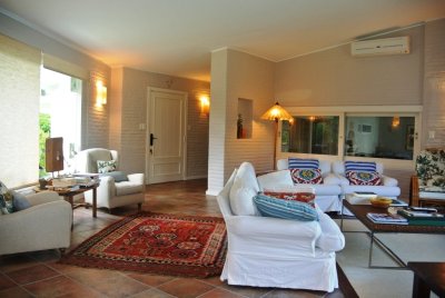 casa en venta de 5 dormitorios a metros del mar  - jpa8132c