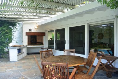 casa en venta de 5 dormitorios a metros del mar  - jpa8132c