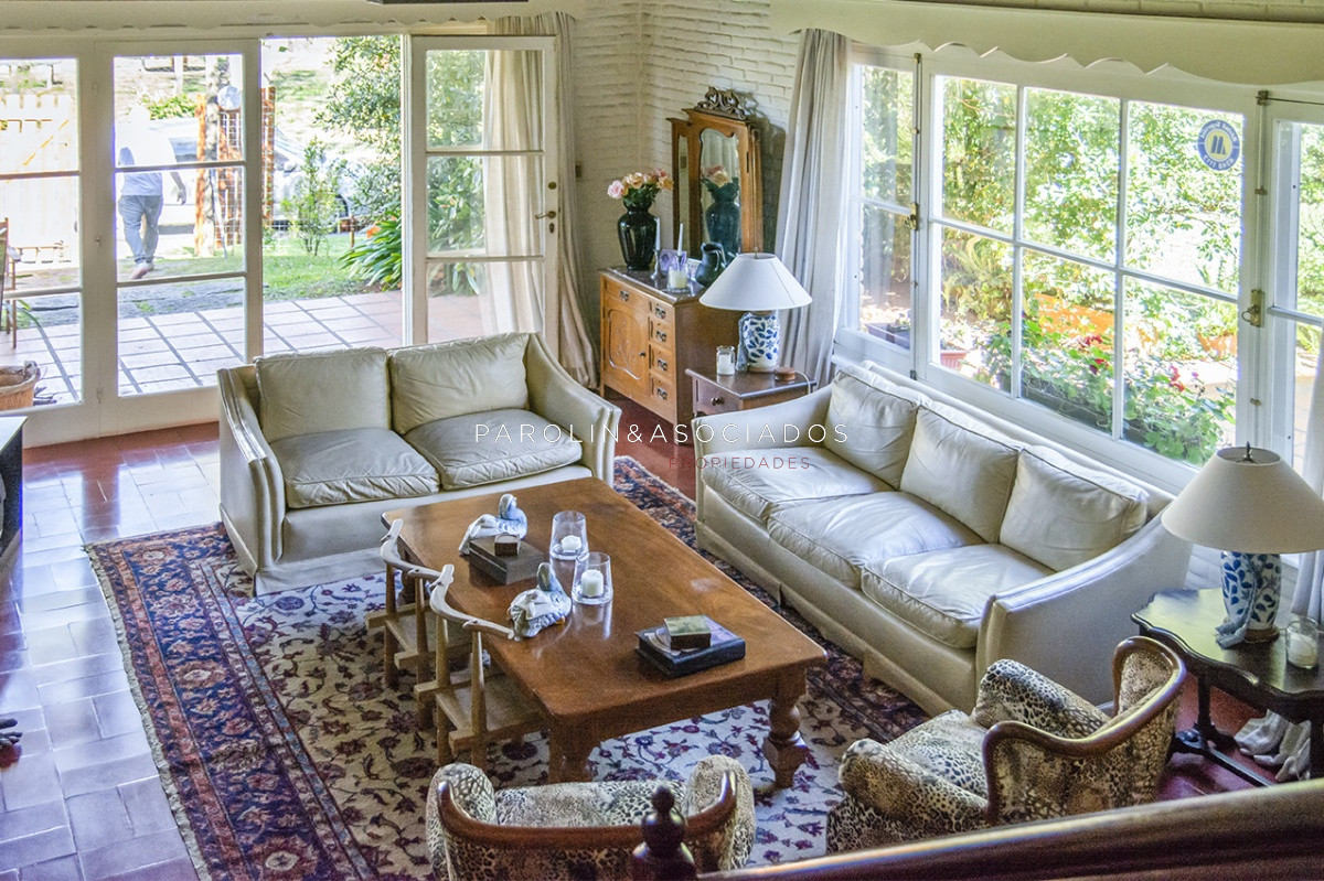 Hermosa casa en venta de 3 dormitorios en Mansa, Punta del Este.