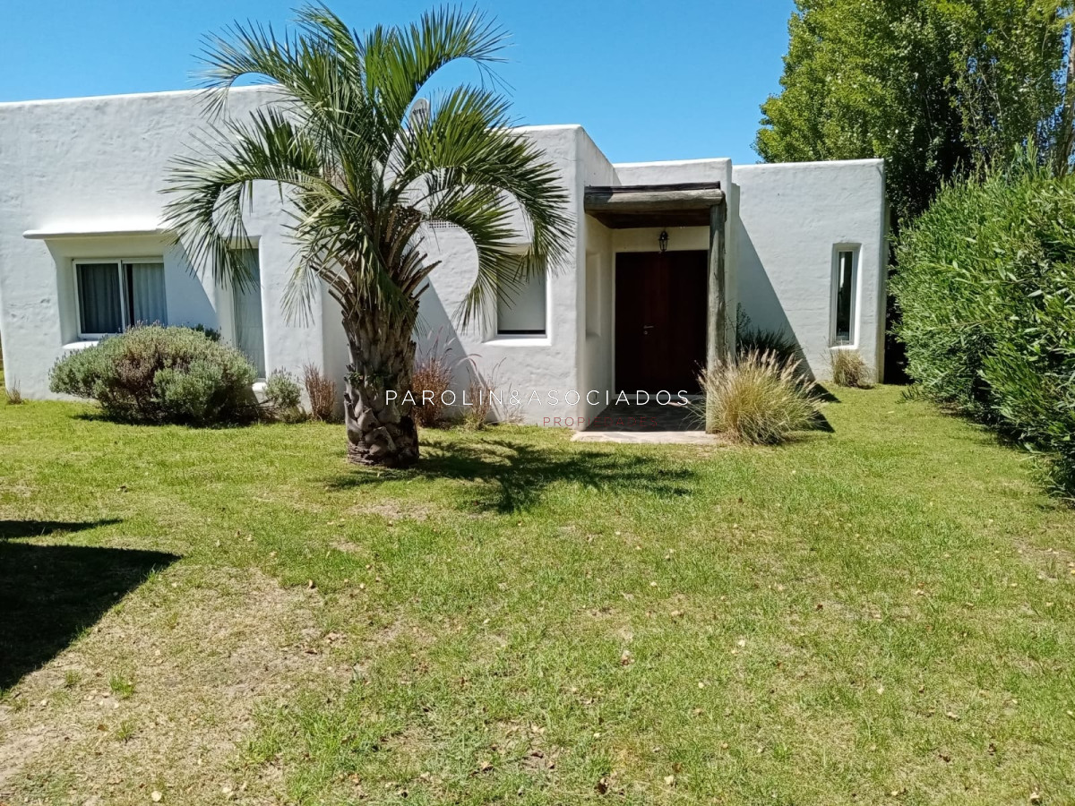 Casa en Barrio Cerrado a la Venta de 2 dormitorios , Altos de Montoya.