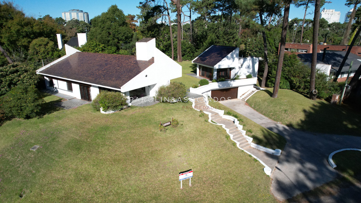 Casa en venta en Lugano, Punta del este, 3 dormitorios y dependencia