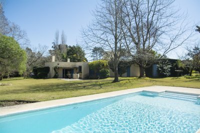 Casa en venta de 6 dormitorios en Golf, Punta del Este.