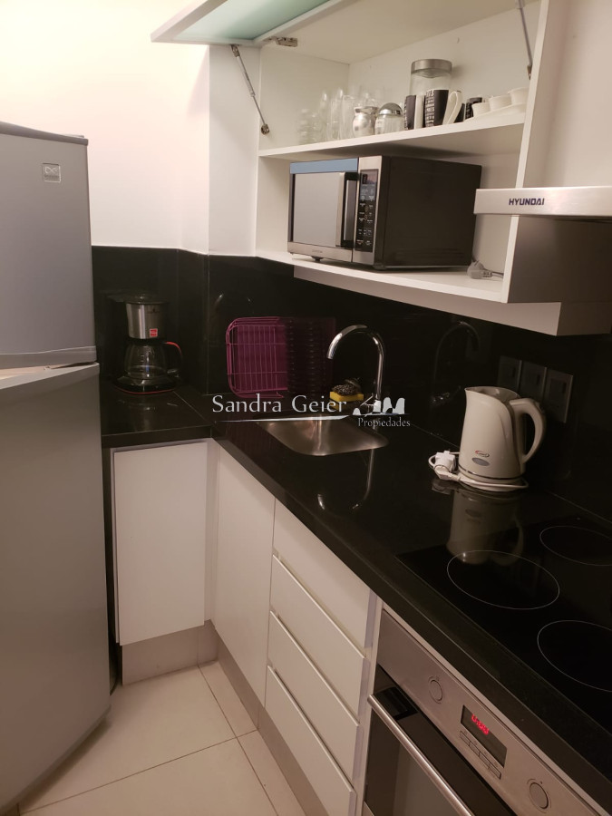 Apartamento ID.2947 -  PENINSULA Vende apartamento de 2 dormitorios en Punta del Este