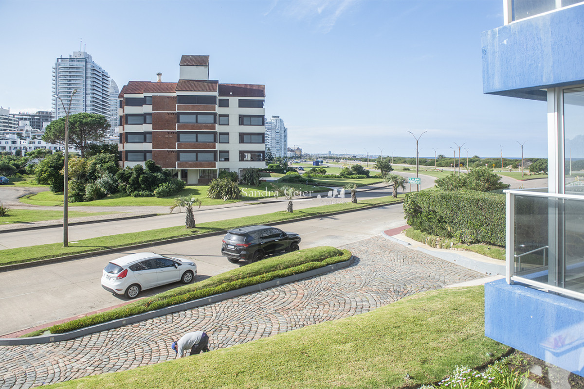Apartamento ID.2965 - Vende departamento de 3 dormitorios en Ocean Tower, Punta del Este 