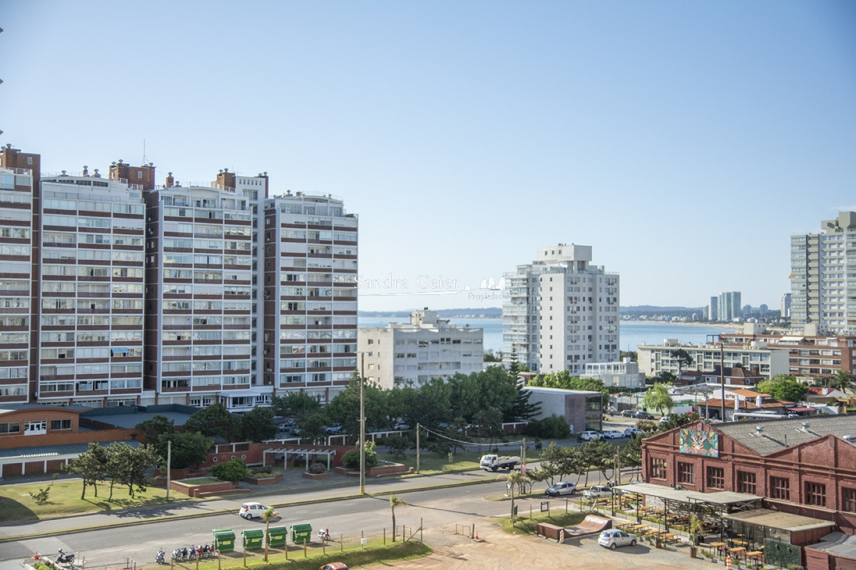 Apartamento ID.2038 - Vende apartamento de 3 dormitorios en Torre Imperiale I, Frente al mar, Punta del Este 