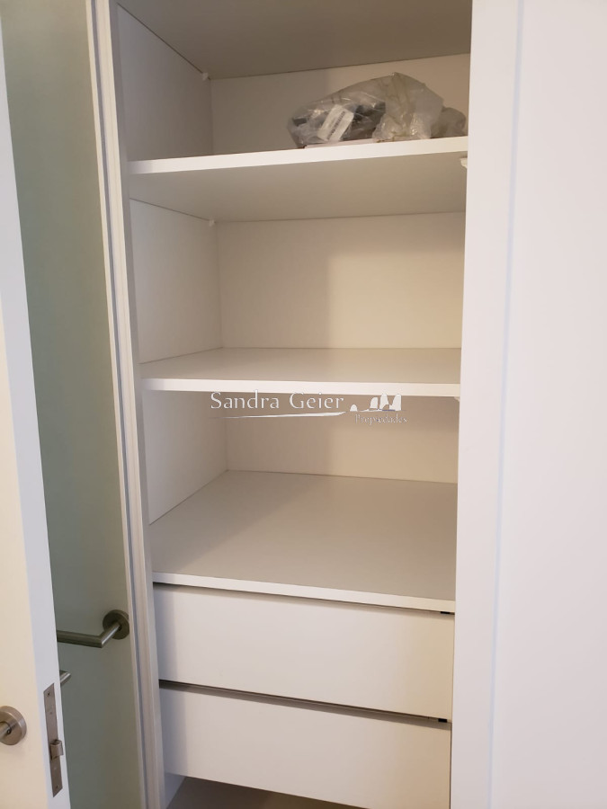 Apartamento ID.2947 -  PENINSULA Vende apartamento de 2 dormitorios en Punta del Este