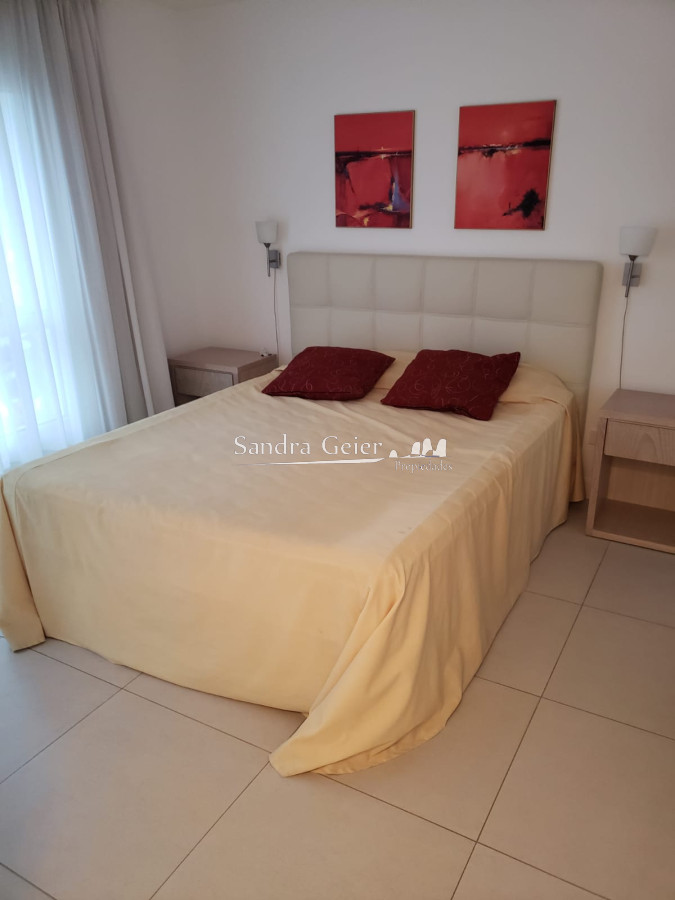 Apartamento ID.2947 -  PENINSULA Vende apartamento de 2 dormitorios en Punta del Este