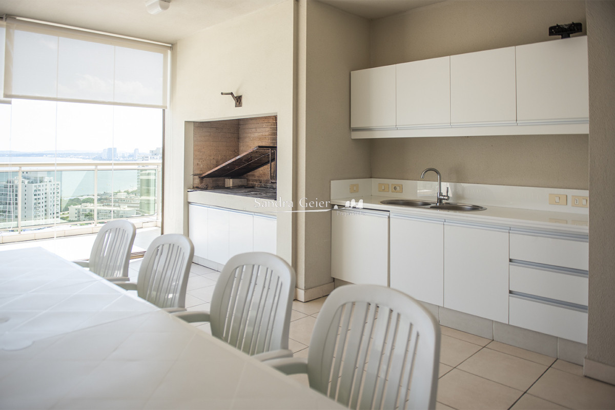 Apartamento ID.2980 - Hermoso Pent-house en torre Imperiale ,venta en zona de la Brava.