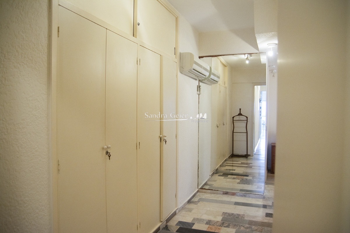 Apartamento ID.2184 - Departamento de 3 dormitorio con parrillero en venta , ultimo piso frente al mar, Punta del Este
