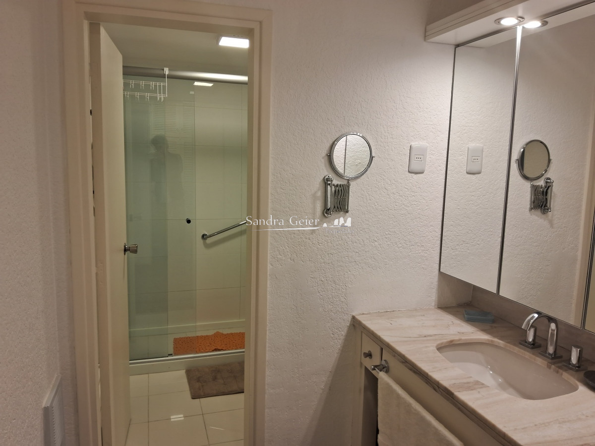 Apartamento ID.2189 - Hermoso Departamento de 3 dormitorios en venta frente al mar. 