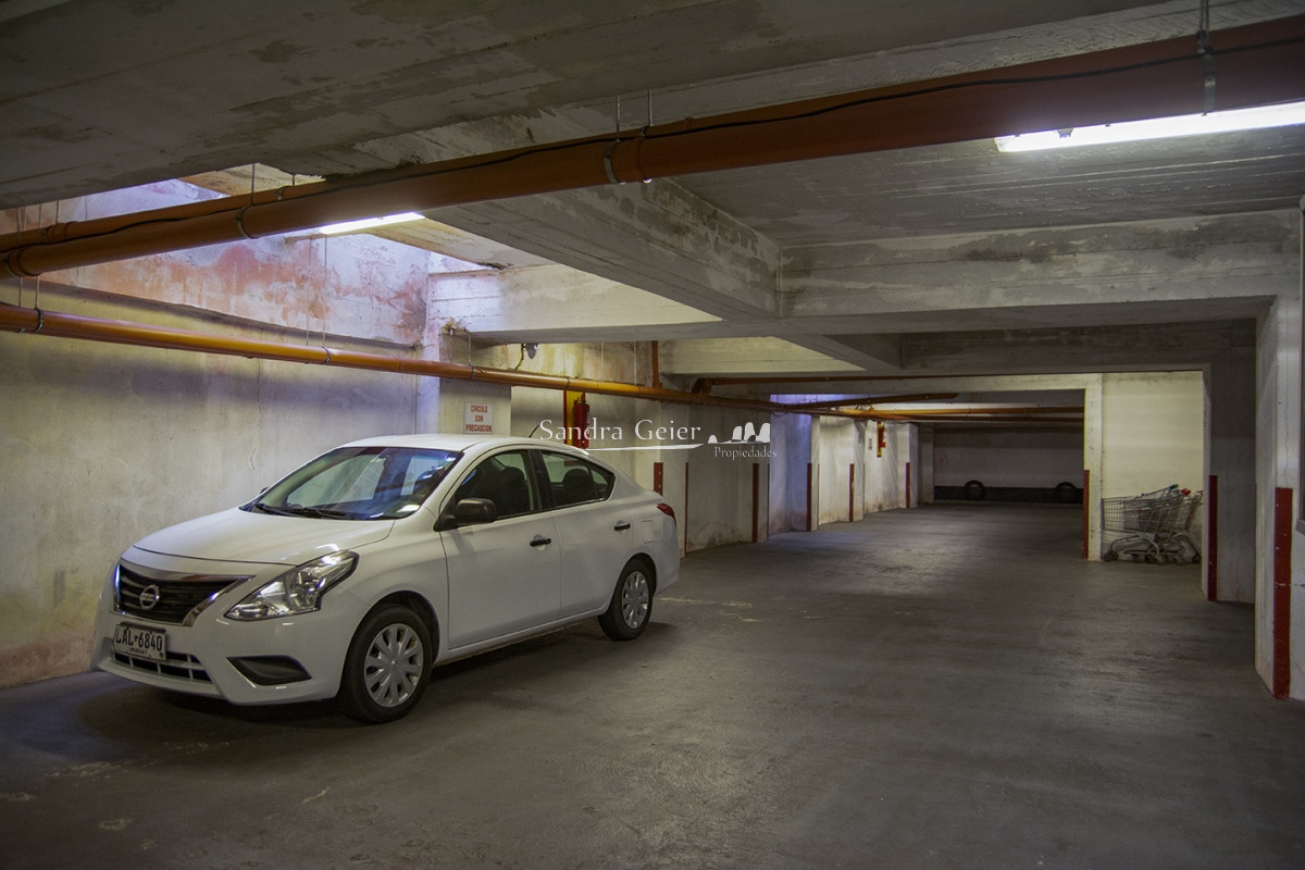 Apartamento ID.2184 - Departamento de 3 dormitorio con parrillero en venta , ultimo piso frente al mar, Punta del Este