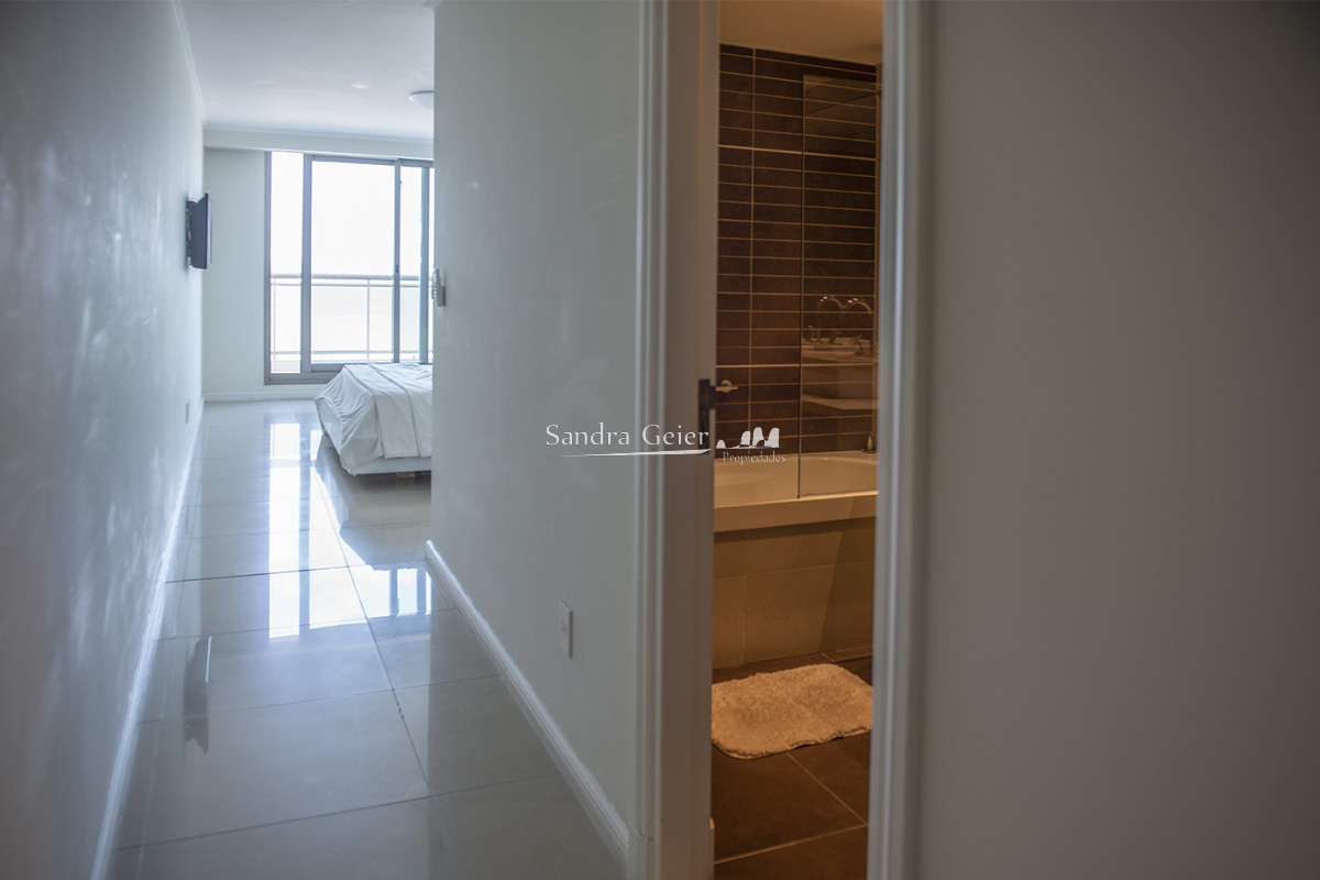 Apartamento ID.2980 - Hermoso Pent-house en torre Imperiale ,venta en zona de la Brava.
