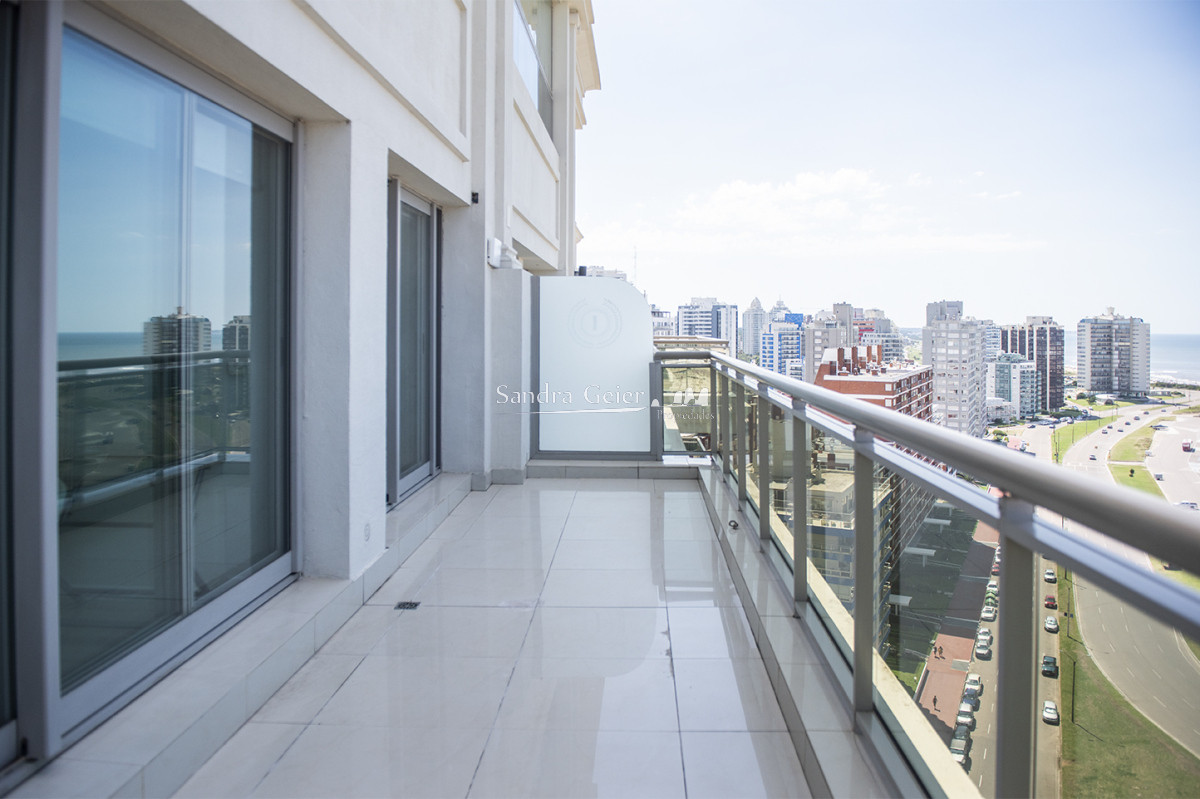 Apartamento ID.2980 - Hermoso Pent-house en torre Imperiale ,venta en zona de la Brava.