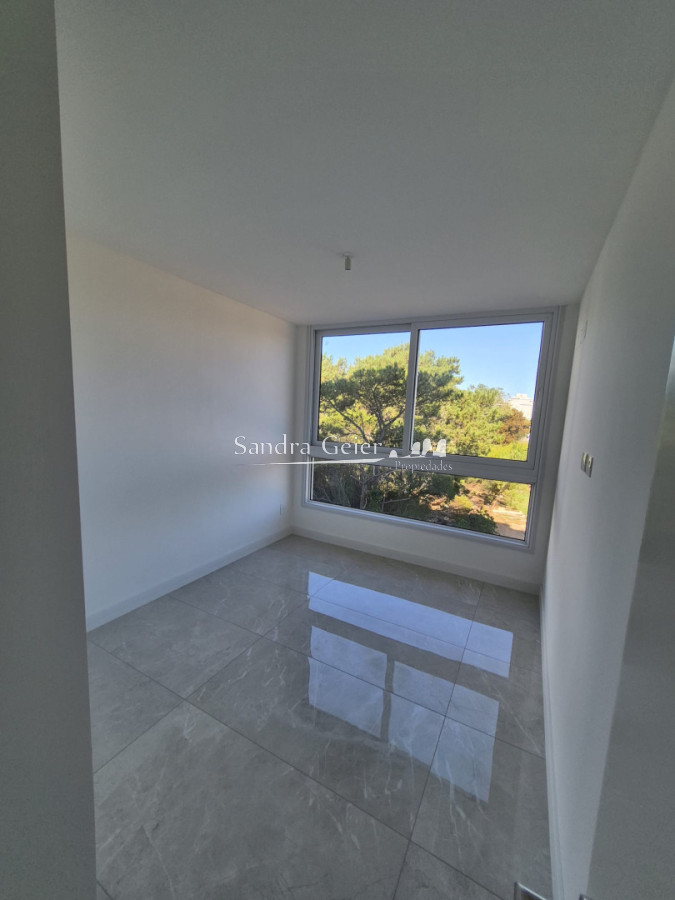 Apartamento ID.3317 - Invierta en Punta del este en hasta 100 cuotas. Departamentos en venta.