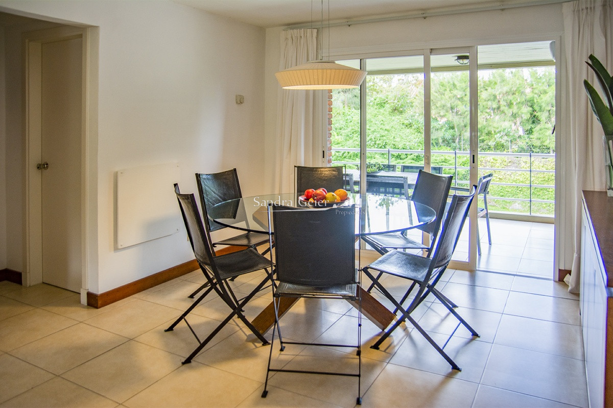Apartamento ID.1704 - Oportunidad, apartamento en venta en Punta del Este de 3 dormitorios. Terraza con parrillero.