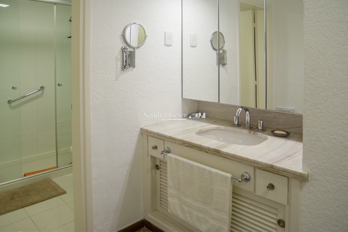 Apartamento ID.2189 - Hermoso Departamento de 3 dormitorios en venta frente al mar. 