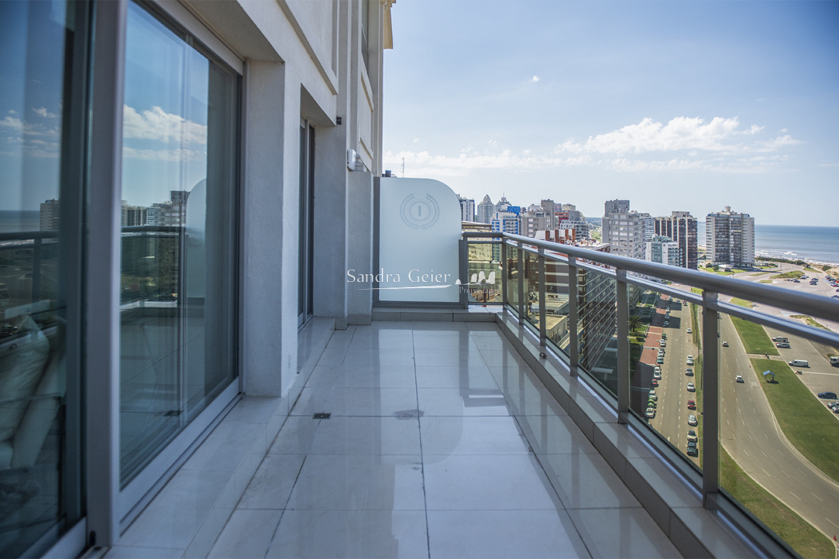 Apartamento ID.2980 - Hermoso Pent-house en torre Imperiale ,venta en zona de la Brava.