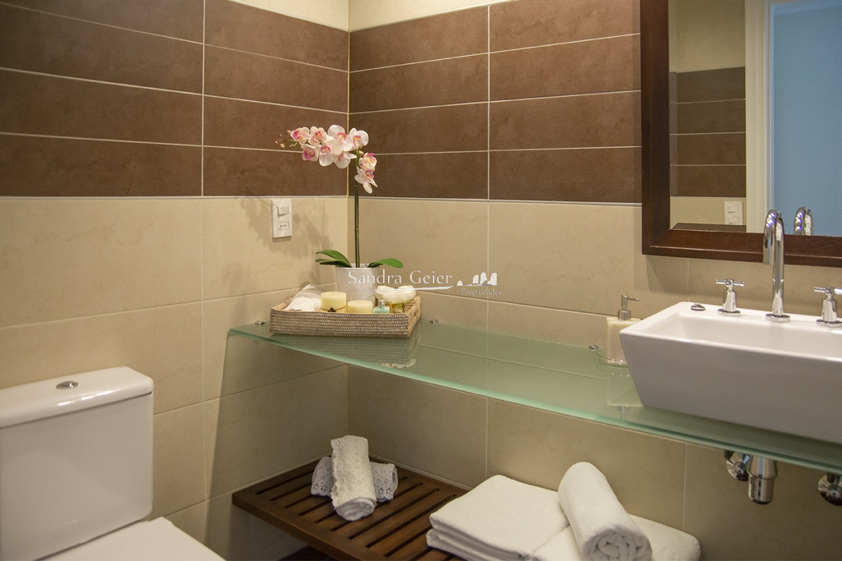 Apartamento ID.2038 - Vende apartamento de 3 dormitorios en Torre Imperiale I, Frente al mar, Punta del Este 