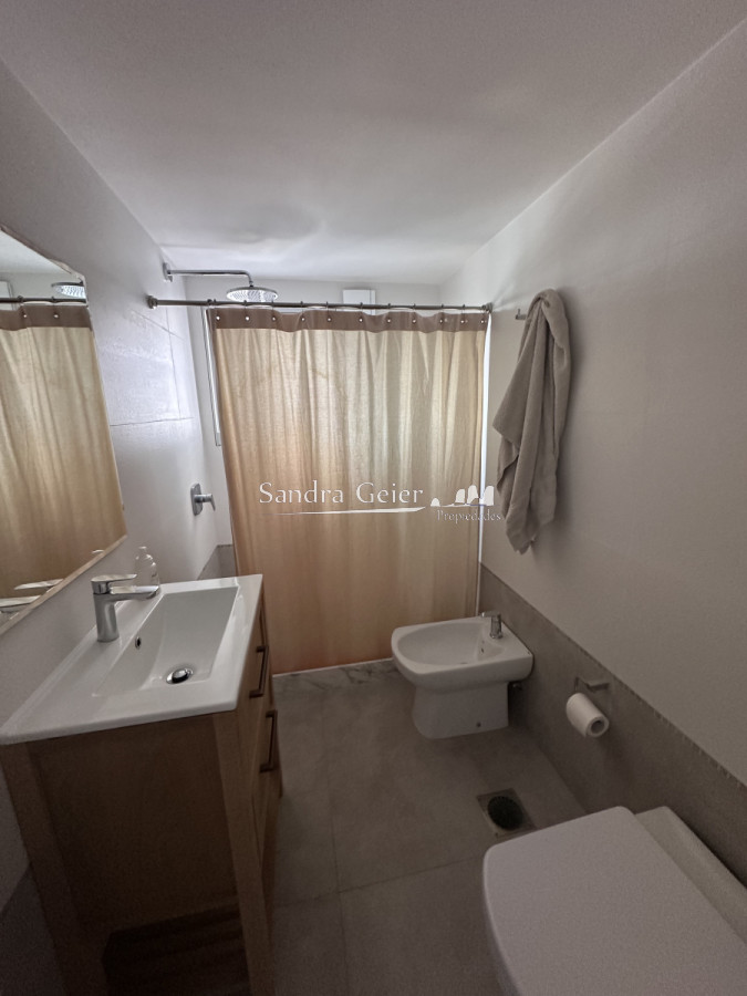 Apartamento ID.2953 - MANSA VENTA Tamanaco de 2 dormitorios RECICLADO, Punta del Este