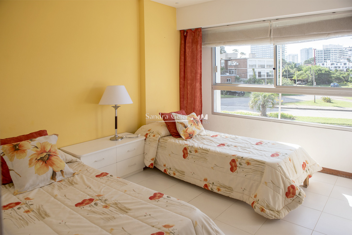 Apartamento ID.2965 - Vende departamento de 3 dormitorios en Ocean Tower, Punta del Este 