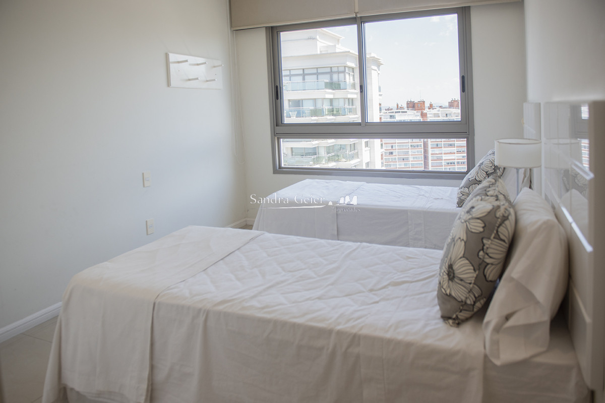 Apartamento ID.2980 - Hermoso Pent-house en torre Imperiale ,venta en zona de la Brava.