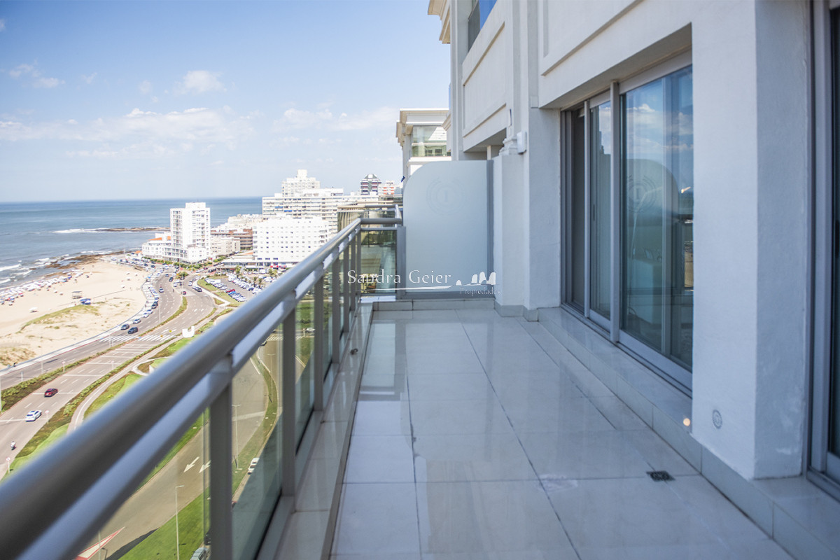 Apartamento ID.2980 - Hermoso Pent-house en torre Imperiale ,venta en zona de la Brava.