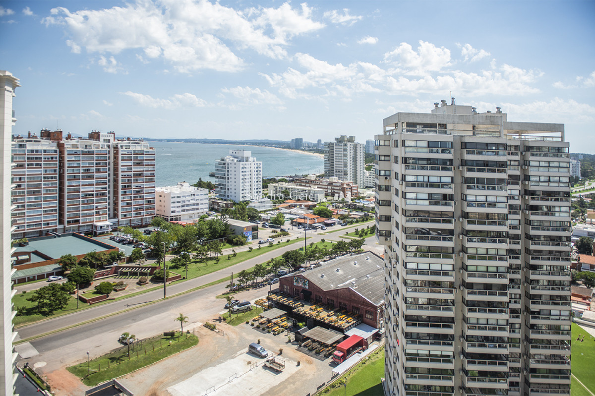 Apartamento ID.2980 - Hermoso Pent-house en torre Imperiale ,venta en zona de la Brava.