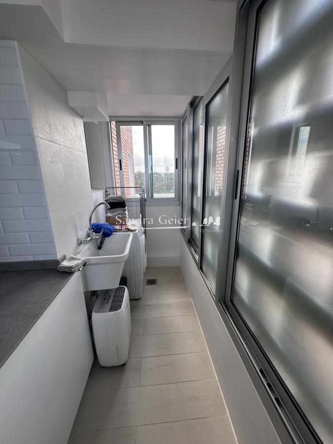 Apartamento ID.2953 - MANSA VENTA Tamanaco de 2 dormitorios RECICLADO, Punta del Este