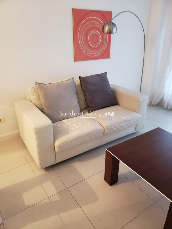 Apartamento ID.2947 -  PENINSULA Vende apartamento de 2 dormitorios en Punta del Este