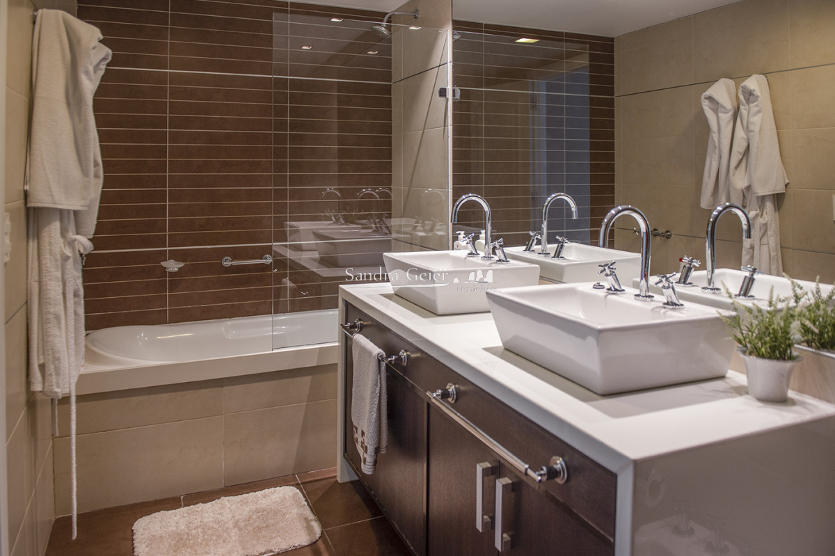 Apartamento ID.2980 - Hermoso Pent-house en torre Imperiale ,venta en zona de la Brava.