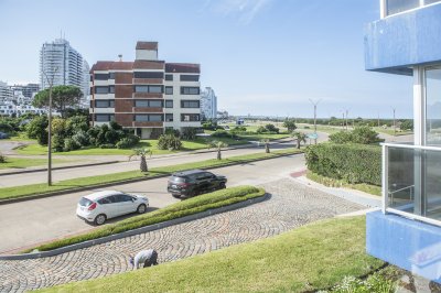 Apartamento ID.2965 - Vende departamento de 3 dormitorios en Ocean Tower, Punta del Este 