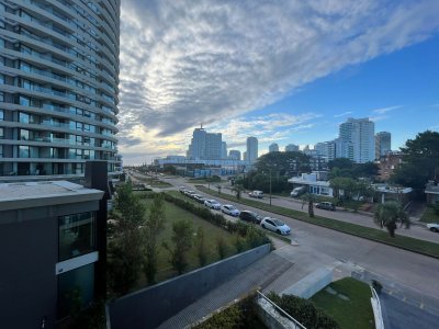 Apartamento ID.2948 - Apto de 2 Dormitorios en Venta. Punta del Este. Maldonado