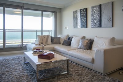 Apartamento ID.2038 - Vende apartamento de 3 dormitorios en Torre Imperiale I, Frente al mar, Punta del Este 