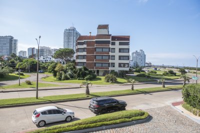 Apartamento ID.2965 - Vende departamento de 3 dormitorios en Ocean Tower, Punta del Este 