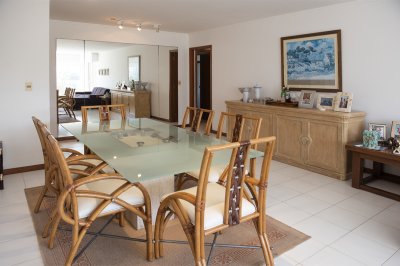 Apartamento ID.2965 - Vende departamento de 3 dormitorios en Ocean Tower, Punta del Este 