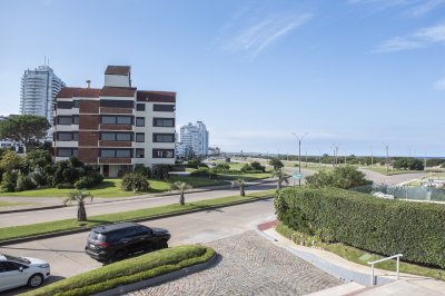 Apartamento ID.2965 - Vende departamento de 3 dormitorios en Ocean Tower, Punta del Este 