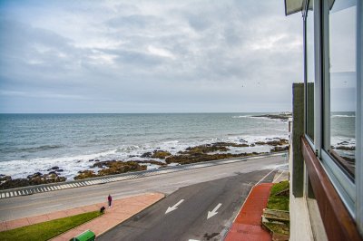 Apartamento ID.2184 - Departamento de 3 dormitorio con parrillero en venta , ultimo piso frente al mar, Punta del Este