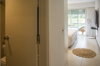 Apartamento ID.1704 - Oportunidad, apartamento en venta en Punta del Este de 3 dormitorios. Terraza con parrillero.