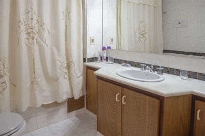 Apartamento ID.2965 - Vende departamento de 3 dormitorios en Ocean Tower, Punta del Este 