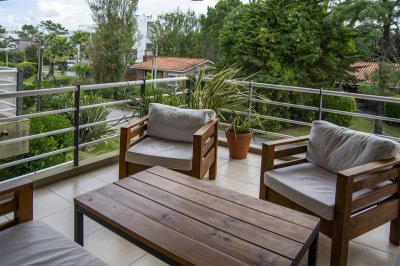 Apartamento ID.1704 - Oportunidad, apartamento en venta en Punta del Este de 3 dormitorios. Terraza con parrillero.