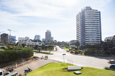 Apartamento ID.2965 - Vende departamento de 3 dormitorios en Ocean Tower, Punta del Este 