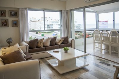 Apartamento ID.2184 - Departamento de 3 dormitorio con parrillero en venta , ultimo piso frente al mar, Punta del Este