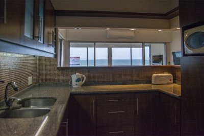 Apartamento ID.2184 - Departamento de 3 dormitorio con parrillero en venta , ultimo piso frente al mar, Punta del Este