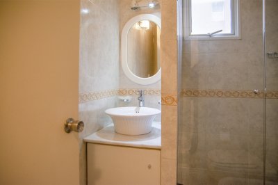Apartamento ID.2184 - Departamento de 3 dormitorio con parrillero en venta , ultimo piso frente al mar, Punta del Este