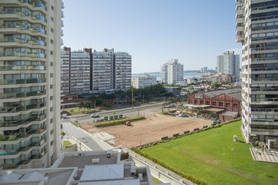 Apartamento ID.2038 - Vende apartamento de 3 dormitorios en Torre Imperiale I, Frente al mar, Punta del Este 