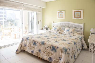 Apartamento ID.2965 - Vende departamento de 3 dormitorios en Ocean Tower, Punta del Este 