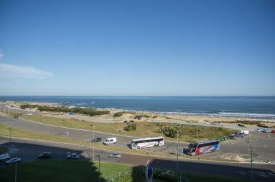 Apartamento ID.2038 - Vende apartamento de 3 dormitorios en Torre Imperiale I, Frente al mar, Punta del Este 